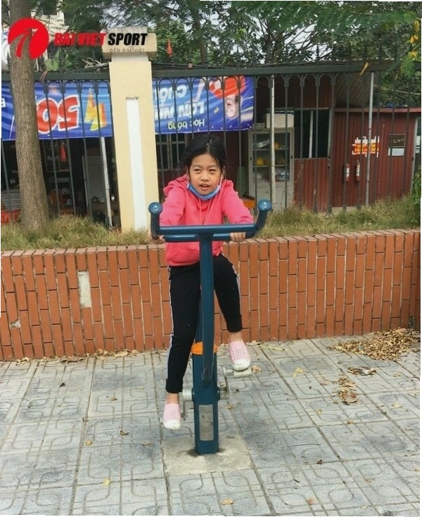 Đa dạng các loại dụng cụ tập sức mạnh và cardio tại công viên
