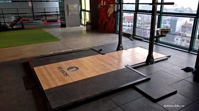 Dàn tạ đơn tại TopGun Boutique Fitness với các mức trọng lượng khác nhau
