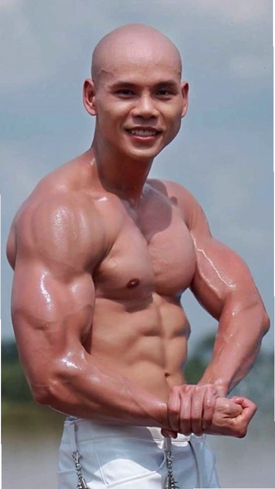 Đan Trường khoe body săn chắc ở tuổi U50