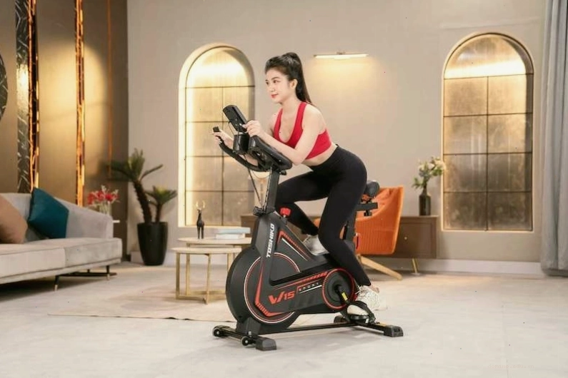 Đạp xe trong nhà