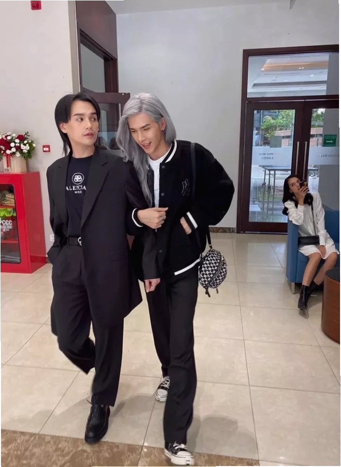 Denis Đặng khoe body 6 múi săn chắc