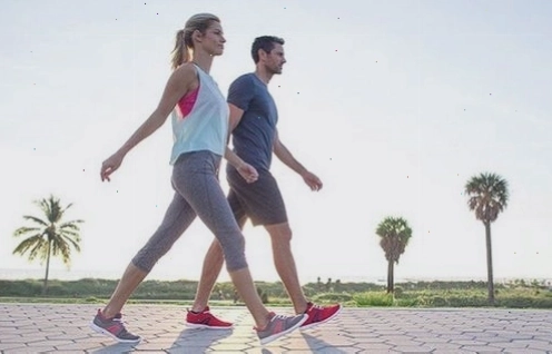 Đi bộ nhanh khoảng 2.5 giờ mỗi tuần giúp cải thiện sức khỏe và hỗ trợ giảm cân