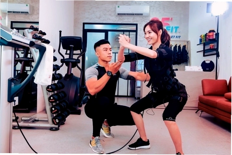 Diễn viên Ninh Dương Lan Ngọc trải nghiệm tập luyện với công nghệ EMS tại 25 FIT