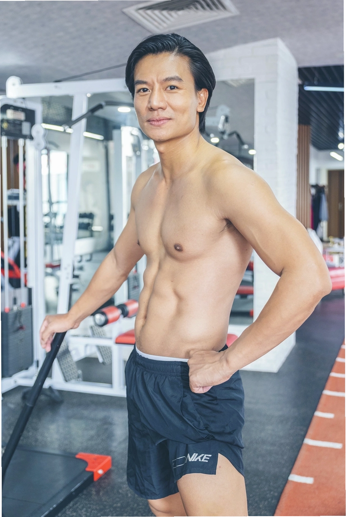 Diệp Lâm Anh ngượng ngùng trước body của Hiếu Nguyễn