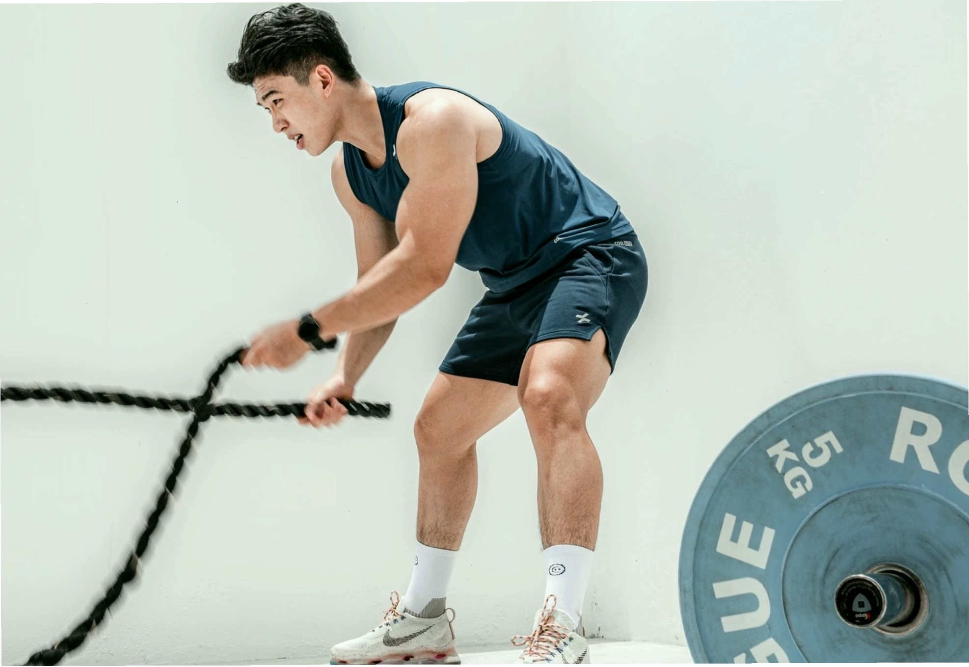 Đồ tập gym cho nam với quần short và áo ba lỗ năng động