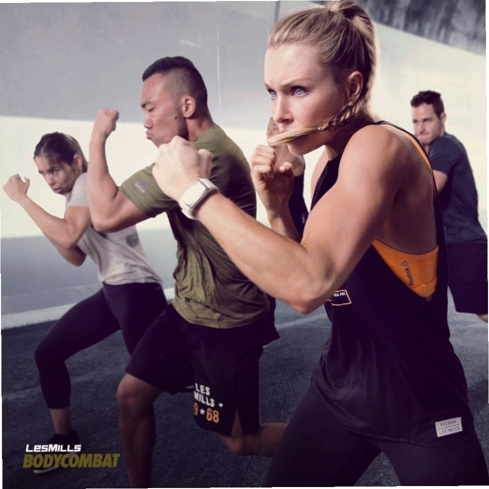 Động tác body balance với tư thế cây giúp tăng cường sự thăng bằng