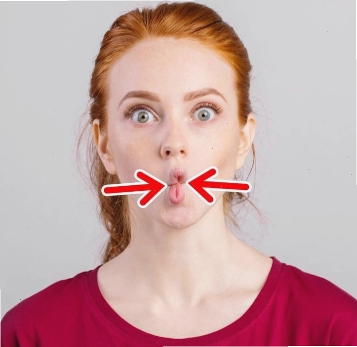 Động tác chụm môi giúp má bớt béo và gương mặt thon gọn hơn