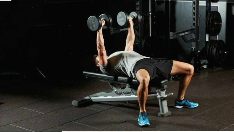 Động tác Dumbbell chest press