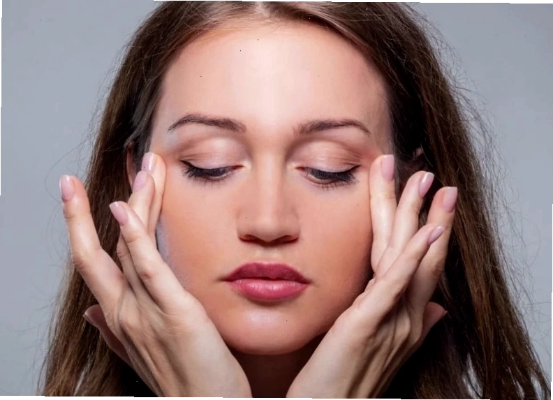 Động tác uốn lưỡi giúp săn chắc cơ mặt và làm thon gọn gương mặt