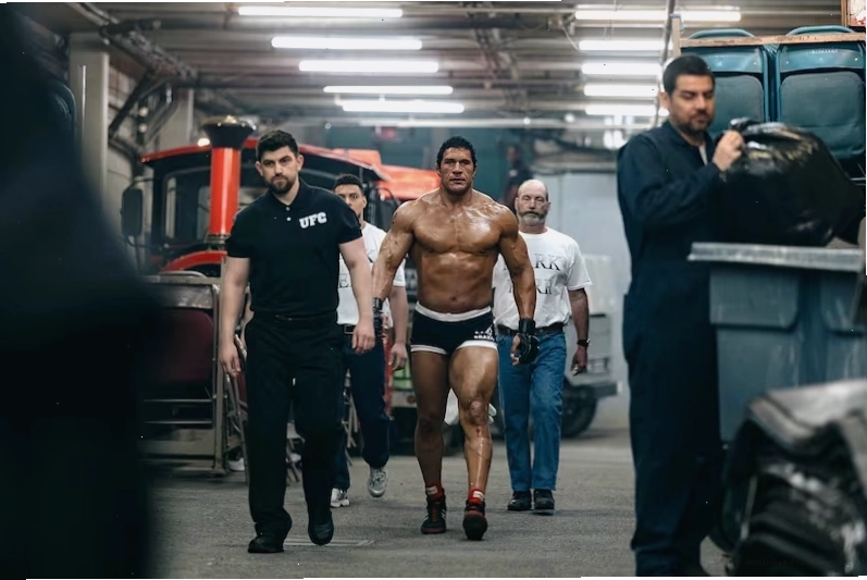 Dwayne Johnson tập luyện cho vai diễn trong The Smashing Machine