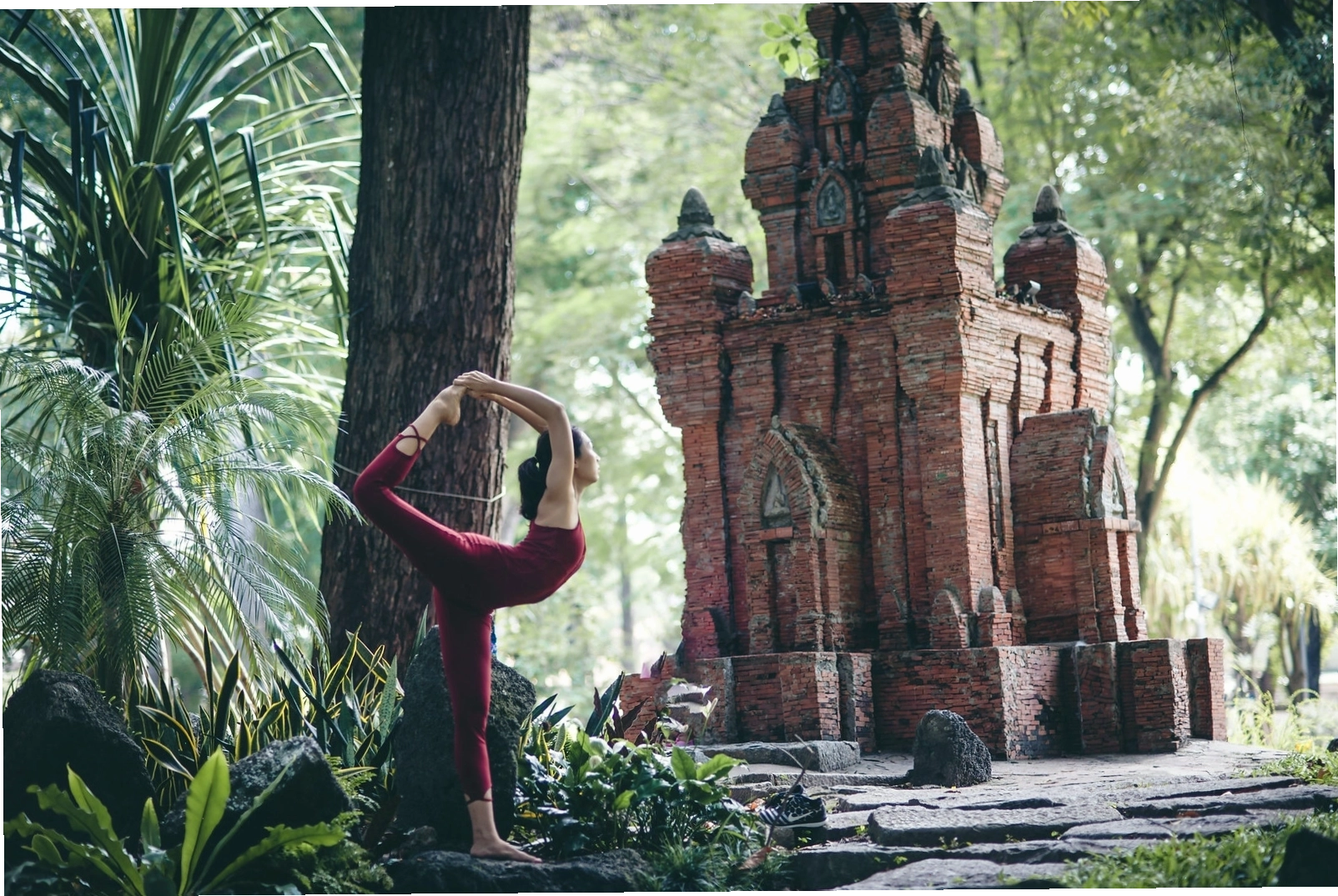 Ekip HThao Studio thực hiện chụp ảnh yoga