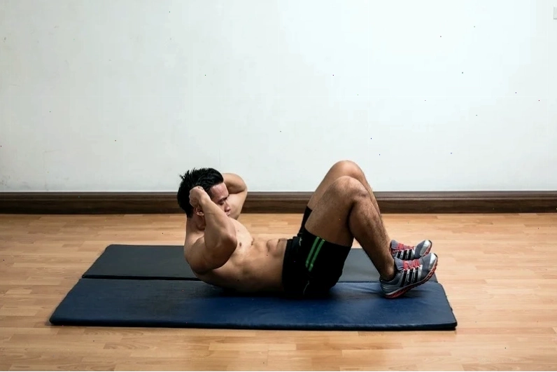 Gập bụng nghiêng (Side Crunch) làm thon gọn hai bên eo