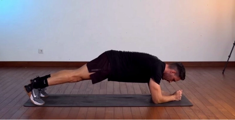 Giữ tư thế Plank Hold toàn thân thẳng