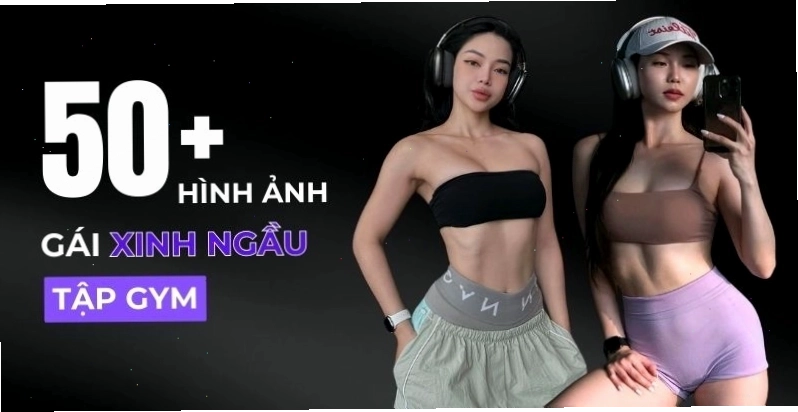 Gymer nữ tạo dáng mạnh mẽ với tạ, che mặt bằng cách cúi người