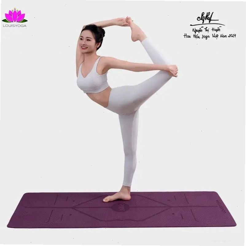 Hai người ngồi thiền với lưng tựa vào nhau trong tư thế cùng thở