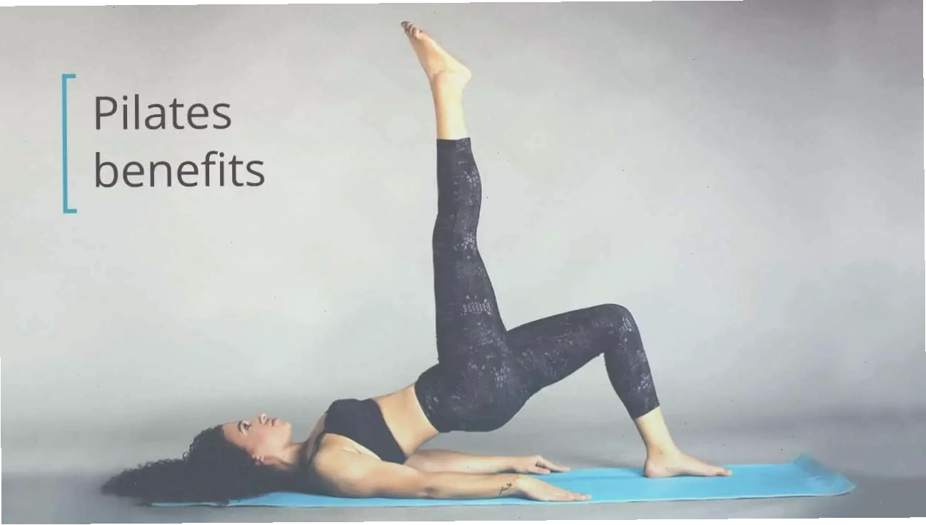 Hai người tập luyện pilates và yoga song song