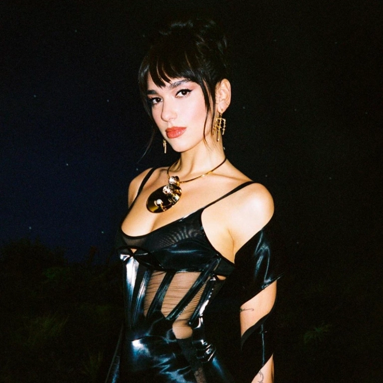 Hé lộ bí mật về vóc dáng "dua lipa body" chuẩn chỉnh