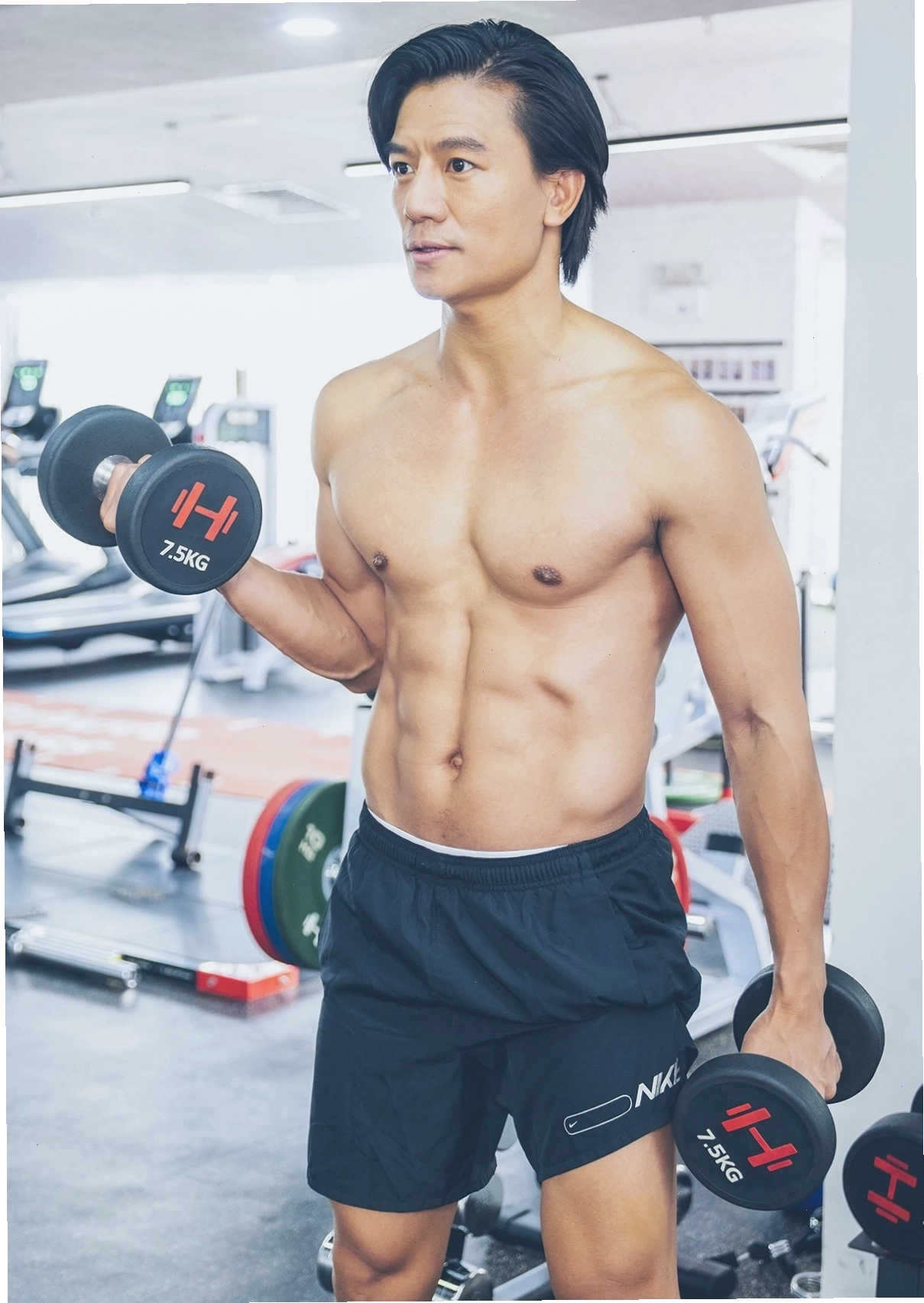 Hiếu Nguyễn vượt qua thử thách tại Sasuke Việt Nam