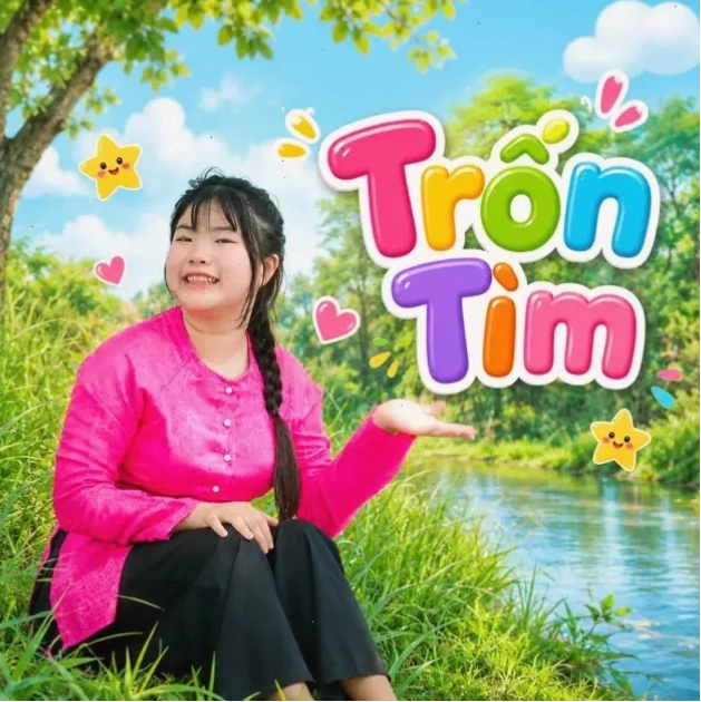 Hình ảnh bé Mai Vy với nụ cười tươi tắn
