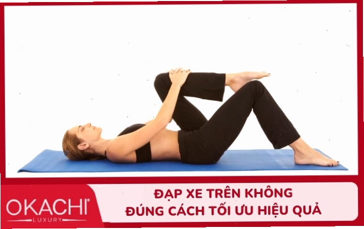 Hình ảnh minh họa bài tập đạp xe trên không giúp giảm mỡ bụng