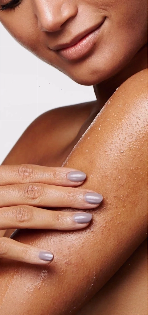 Hình ảnh minh họa quy trình body peeling cho làn da toàn thân