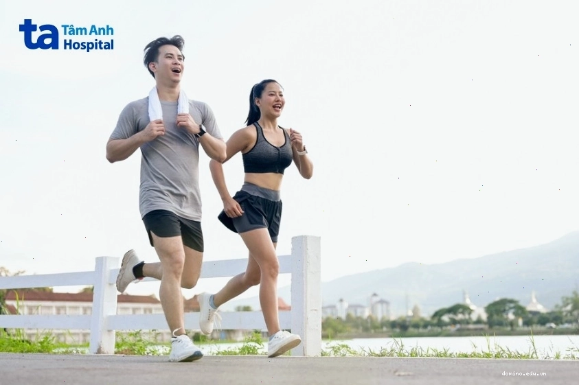 Hình ảnh người đang chạy bộ trên đường