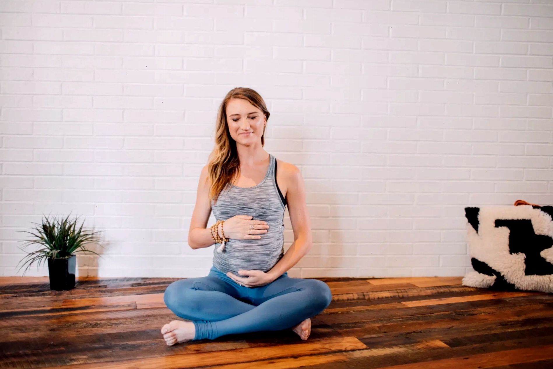 Hình ảnh tổng quan về yoga cho bà bầu