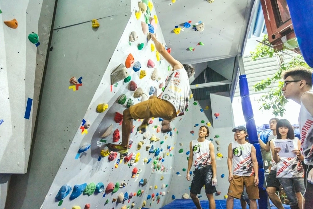 Hoạt động leo núi trong nhà tại Push Climbing