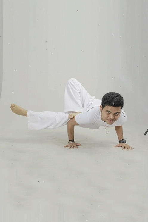 Học viên thư giãn trong tư thế Yoga