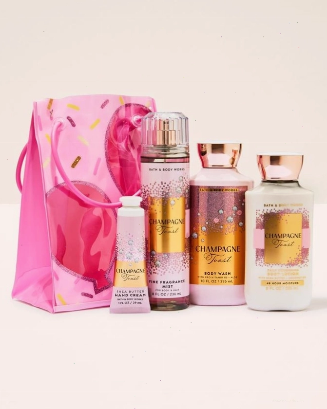 Hương Champagne Toast Bath and Body Works tỏa sáng