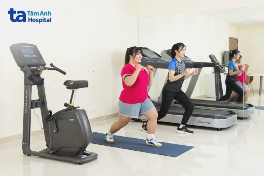 Hướng dẫn khách hàng vận động đúng cách để đạt hiệu quả giảm cân