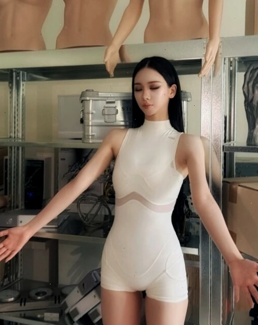 Karina aespa khoe dáng nóng bỏng trong bộ bodysuit màu đen