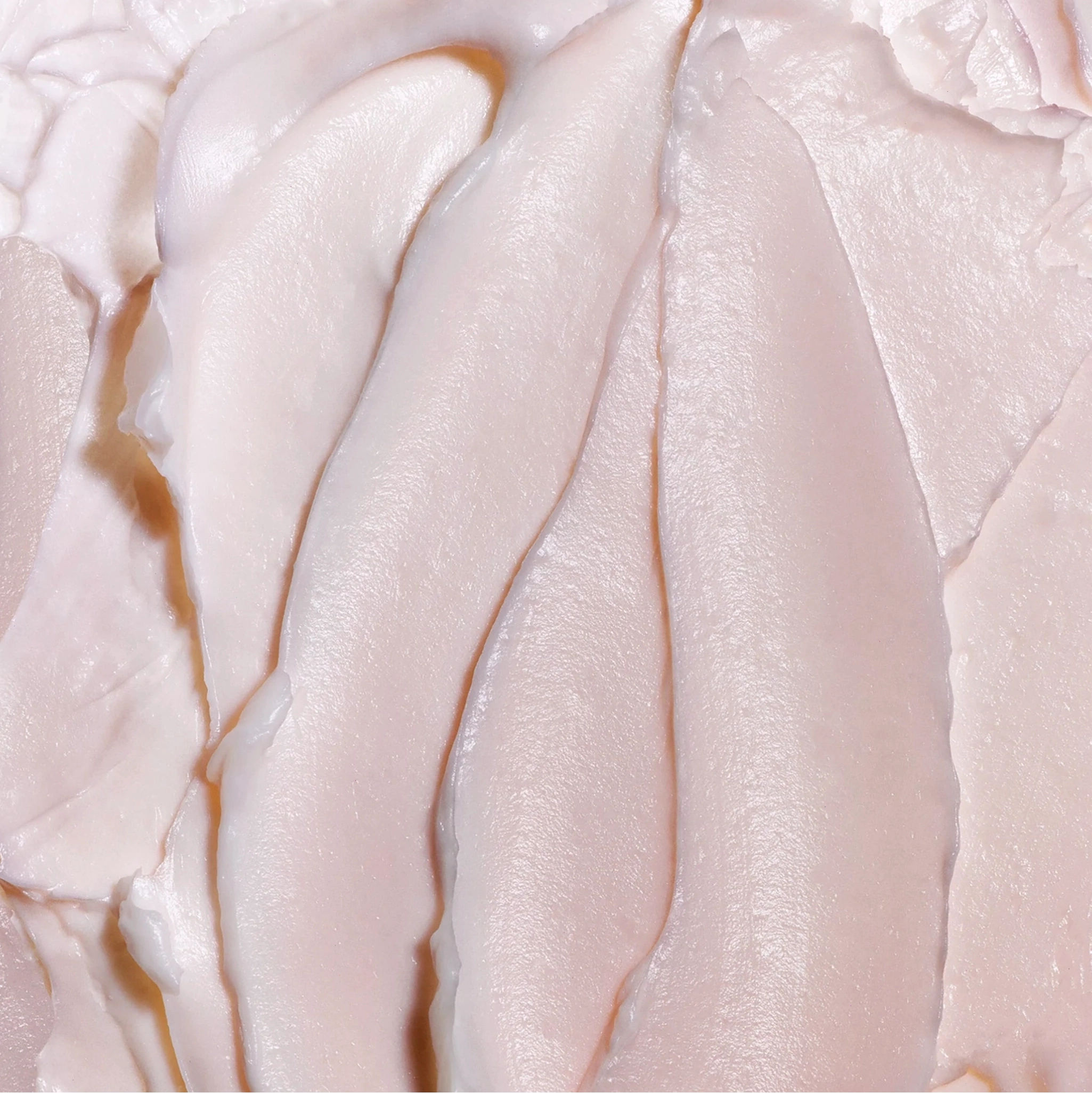 Kết cấu kem mịn màng của The Body Shop British Rose Body Butter