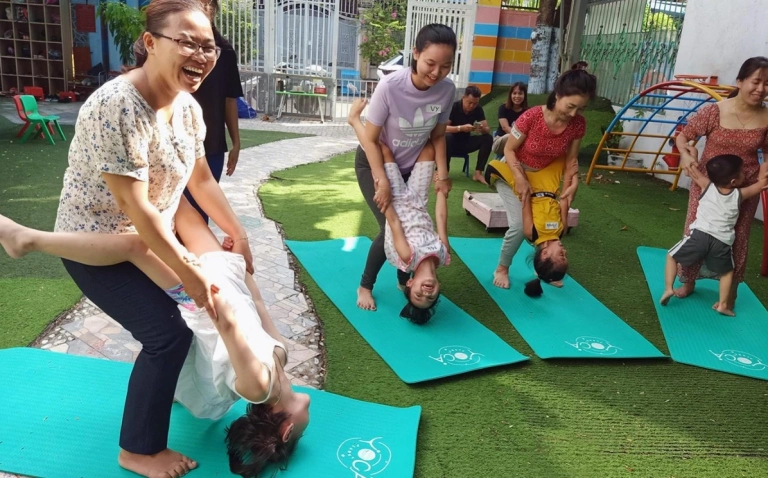Khám Phá Yoga Kể Chuyện: Phương Pháp Giáo Dục Sáng Tạo Cho Trẻ Em