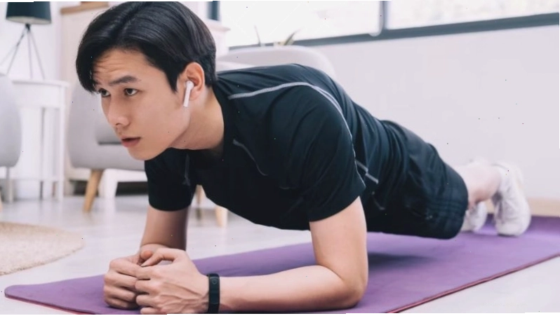 Khi tập plank cần chú ý giữ cho cơ thể luôn ở tư thế chuẩn