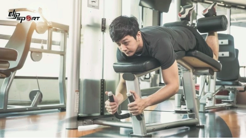 Khi thực hiện động tác căng cơ, hãy chú ý đến thời gian giữ tư thế