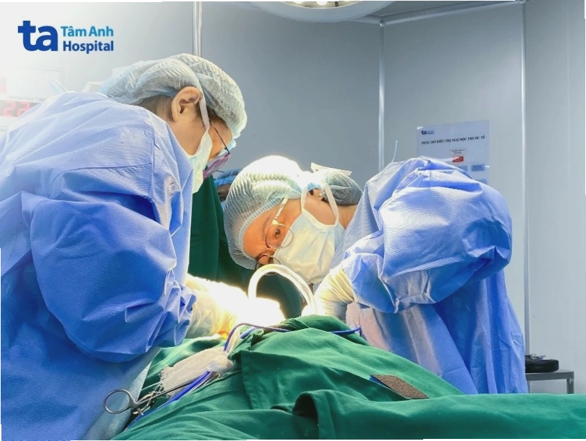 Khoa Ngoại Vú và Nâng ngực vạt tự thân