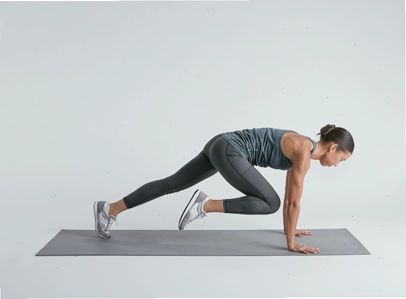 Khởi động toàn thân với bài tập Jumping Jacks