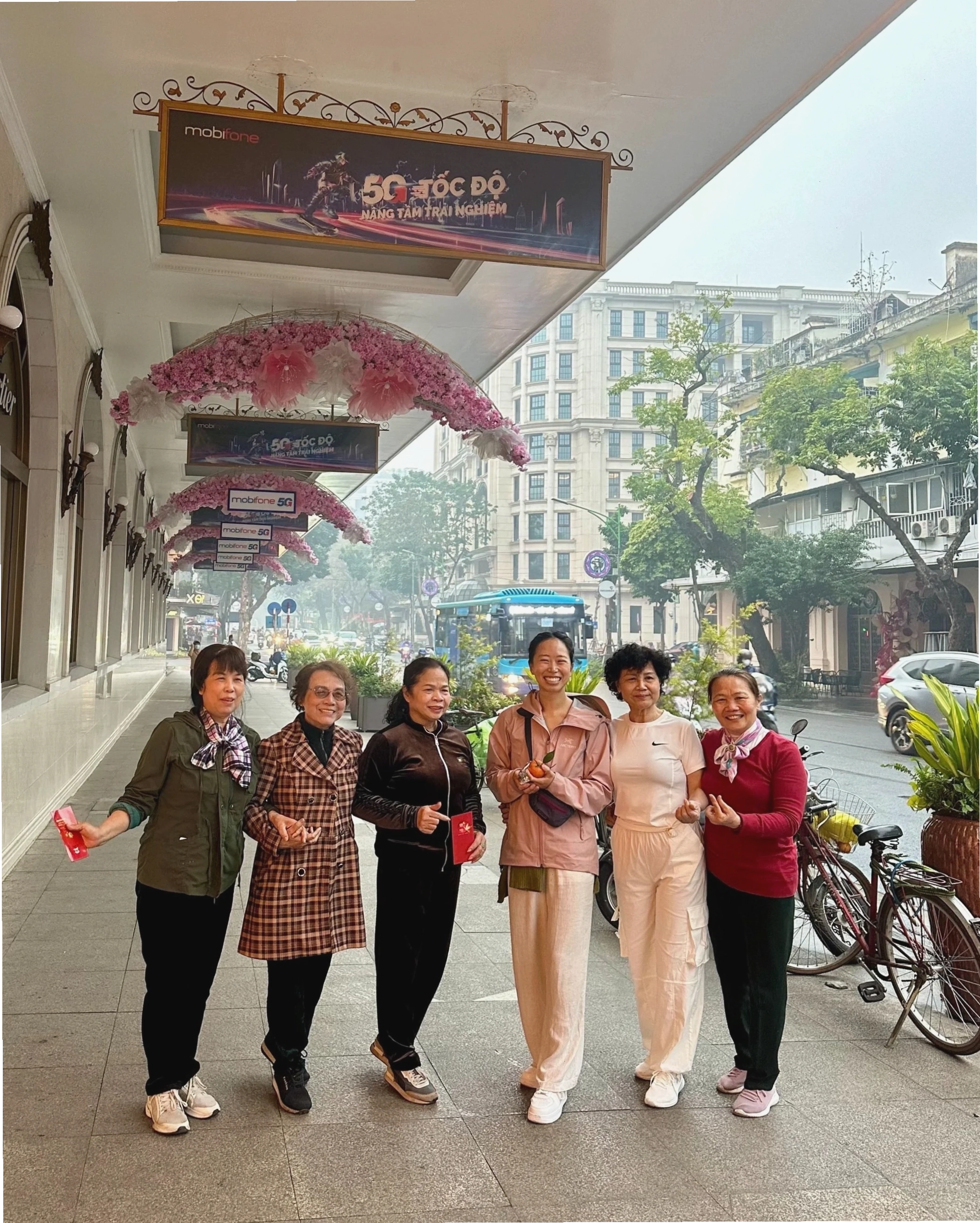 Không gian rộng rãi của Zenith Yoga Studio I tại Hà Nội với nhiều dụng cụ hỗ trợ