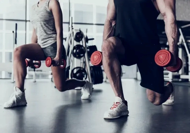 Không gian tập luyện rộng rãi với đầy đủ thiết bị tại Mega Gym
