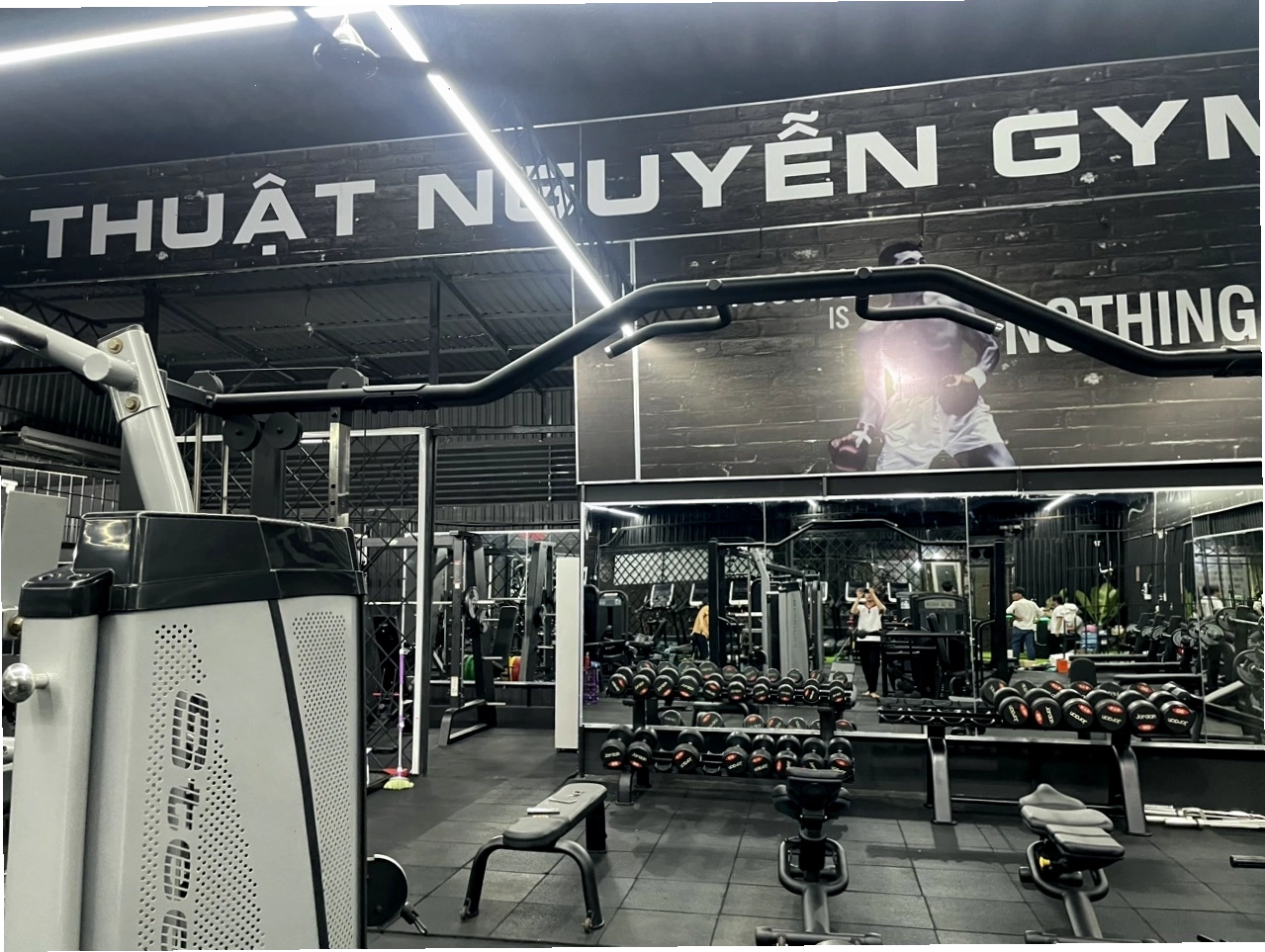 Không gian tập luyện sôi động tại Thuật Nguyễn Gym