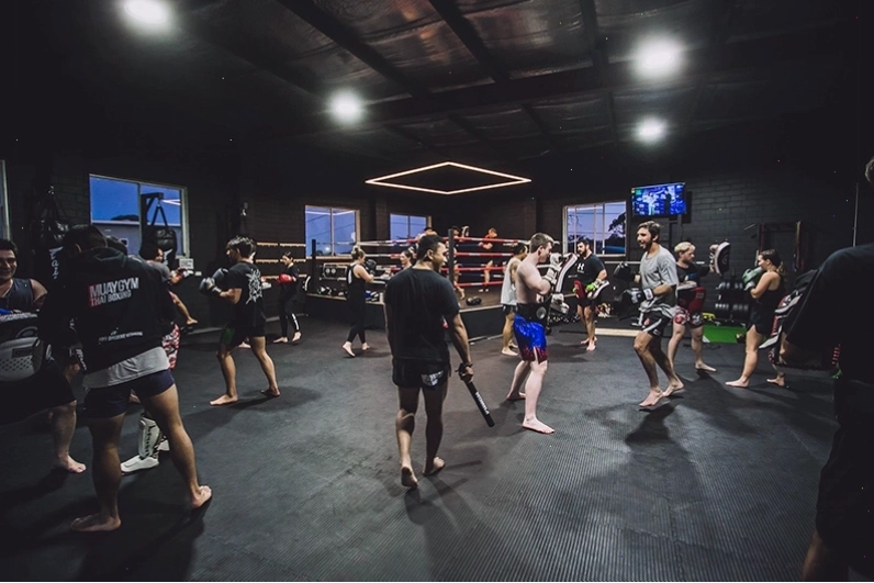 Không gian tập luyện tại một phòng gym ở Long Biên