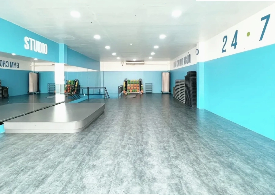Khu vực tạ đầy đủ tại The New Gym Điện Biên Phủ