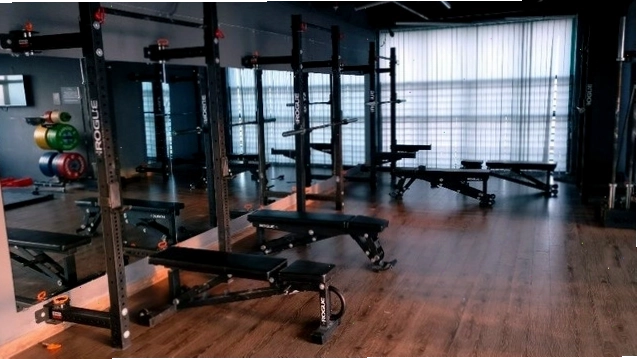 Khu vực tạ tay tại Peace Gym Facilities