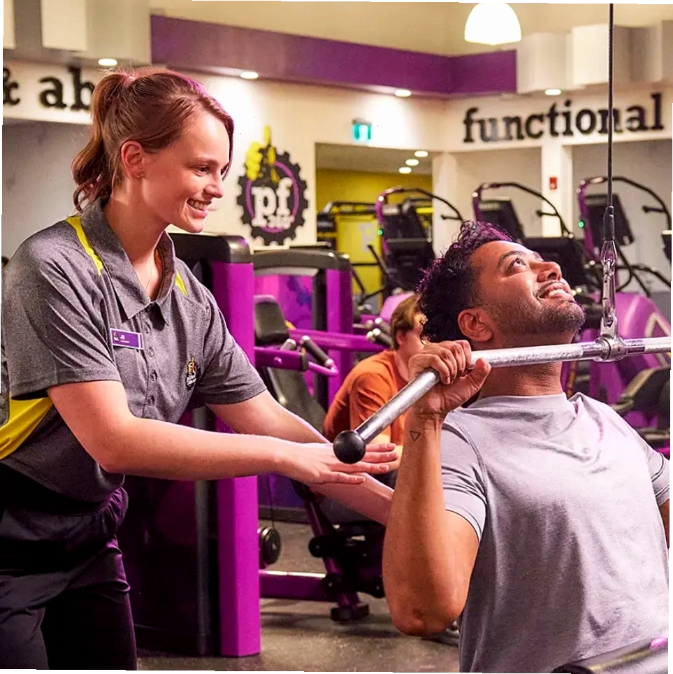 Khu vực tạ tự do tại Planet Fitness