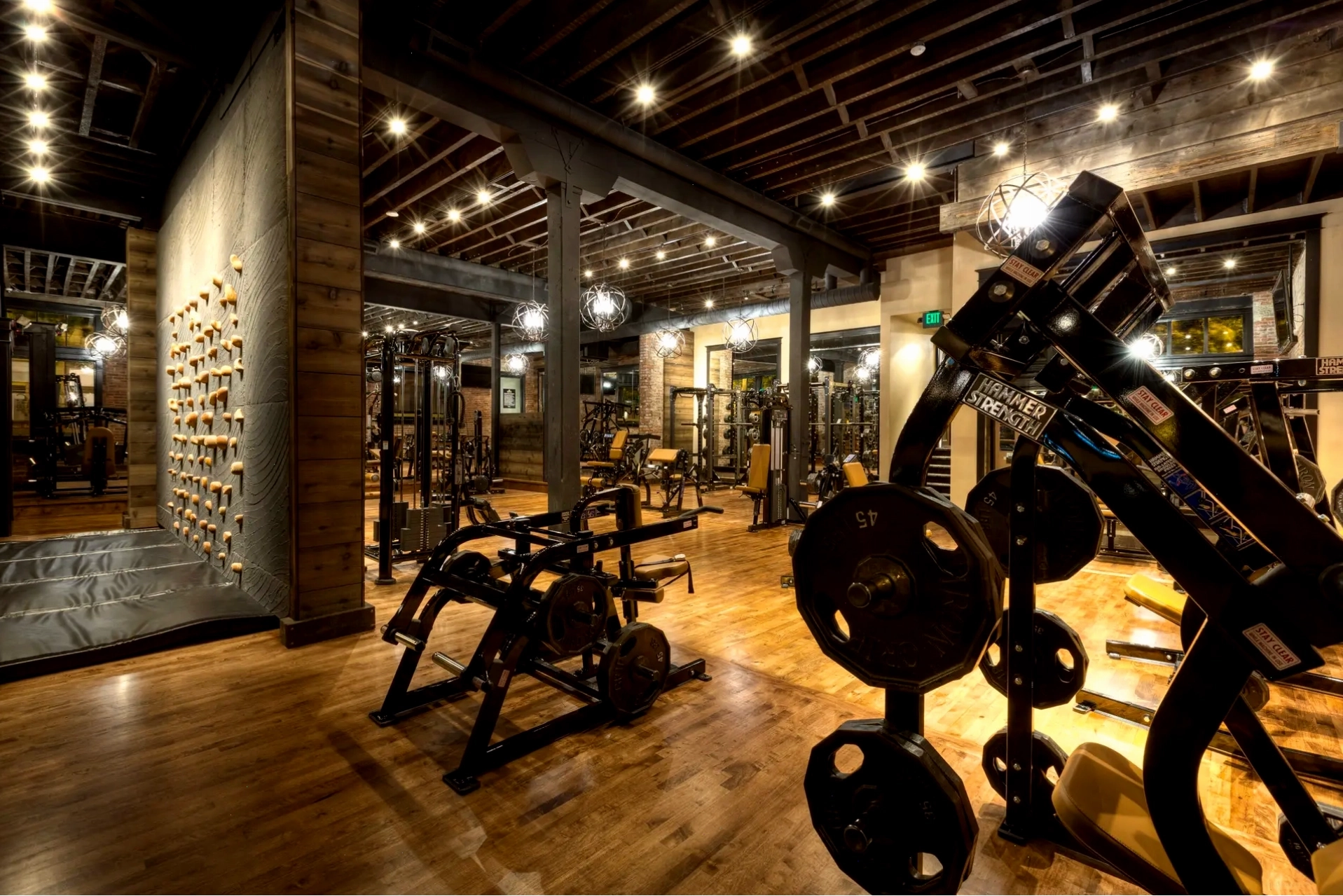Khu vực tập luyện chuyên biệt dành cho phái nữ tại Olympic Gym