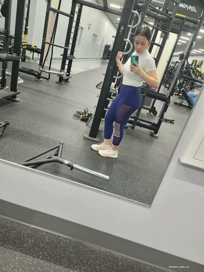 Khu vực thay đồ và tiện ích tại Mega Gym