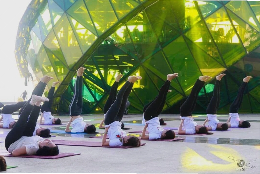 Khung cảnh phòng tập yoga tại Đà Lạt với view đẹp