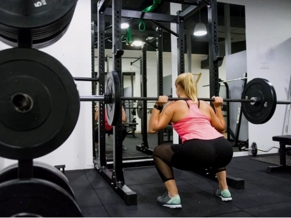 Khung gánh tạ Power Cage hoặc Squat Rack đa năng