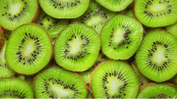 Kiwi giàu vitamin C, hỗ trợ phục hồi cơ bắp